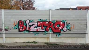 Graffiti Wall - Photo by JemandAnders - biztro