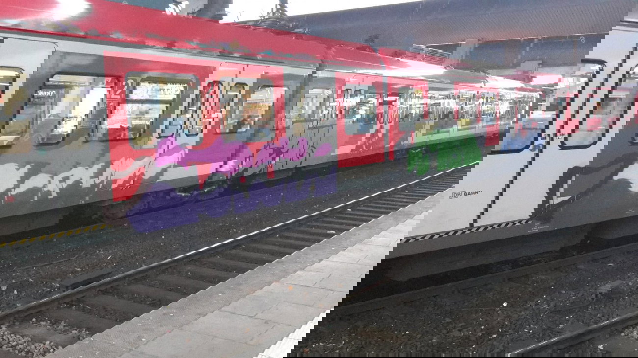 Graffiti Train - Photo by JemandAnders