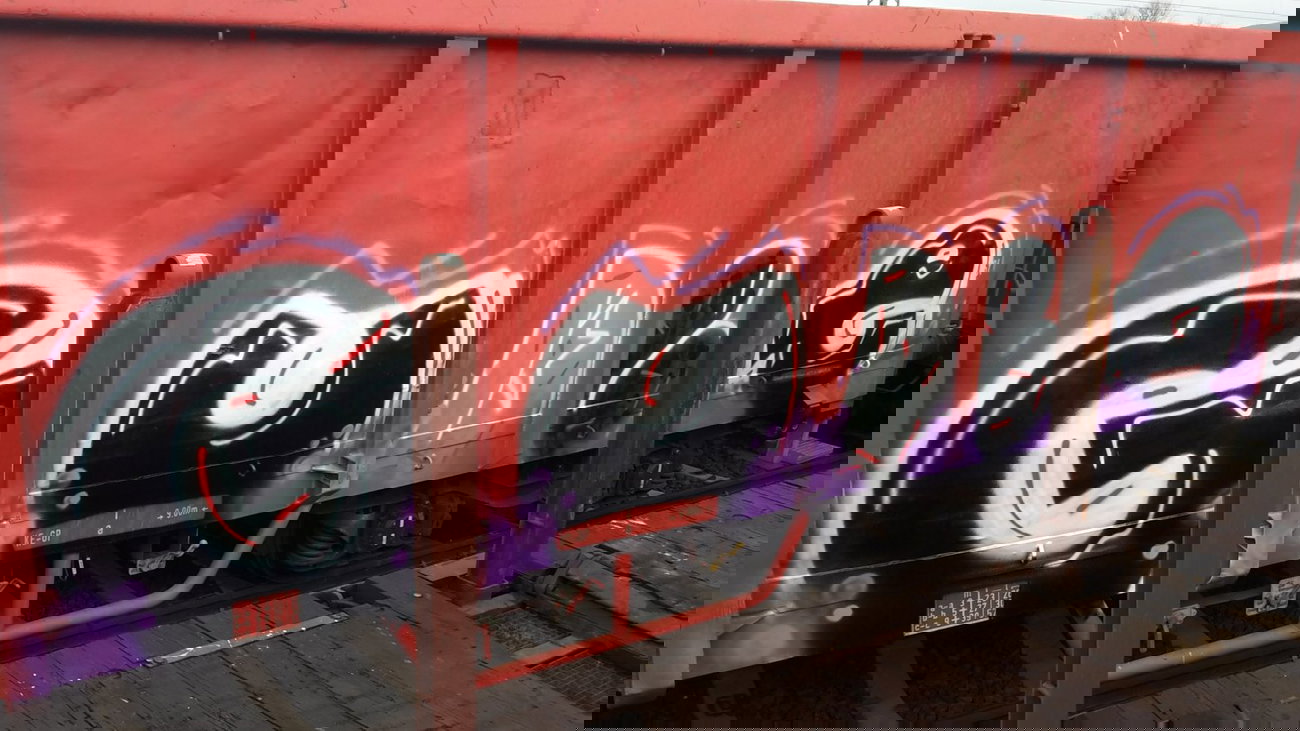 Graffiti Train - Photo by JemandAnders - gudee