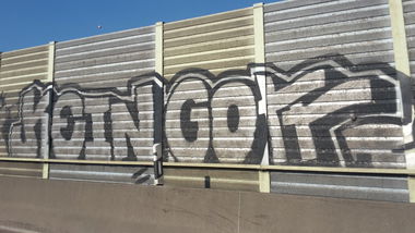 Graffiti Bombing - Photo by JemandAnders - keingott