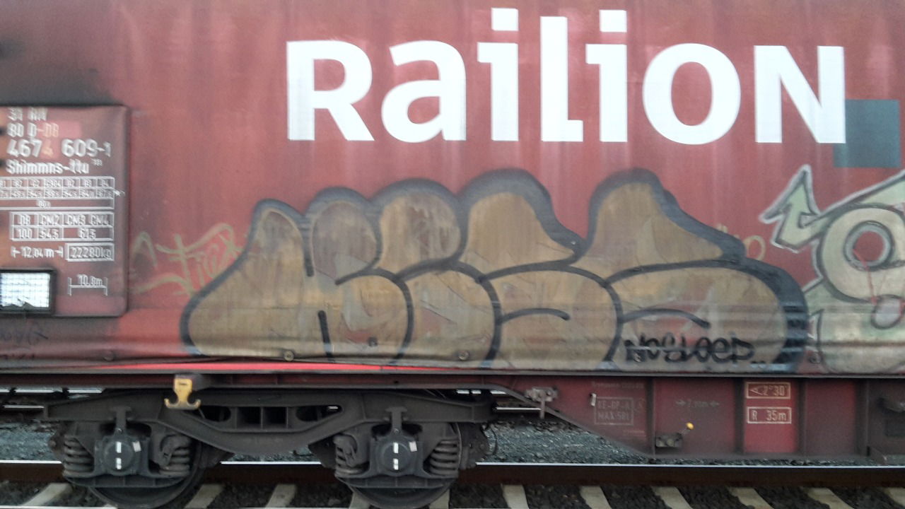 Graffiti Train - Photo by JemandAnders - kiss, Freight, fr8
