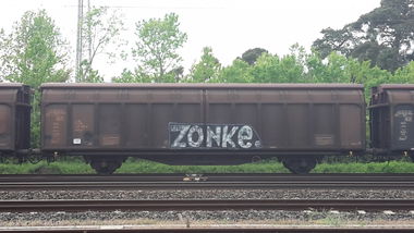 Graffiti Train - Photo by JemandAnders - zonke, fr8, Freight
