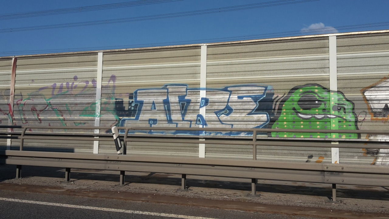 Graffiti Bombing - Photo by JemandAnders - aire, ghost