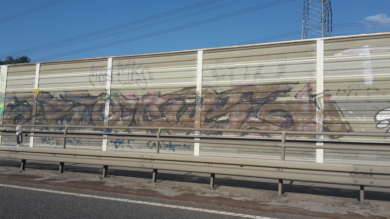 Graffiti Wall - Photo by JemandAnders - rock