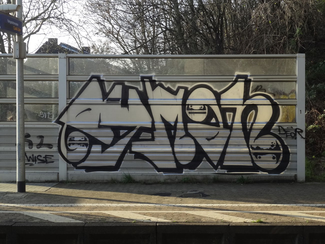 Graffiti Wall - Photo by JemandAnders - eyman