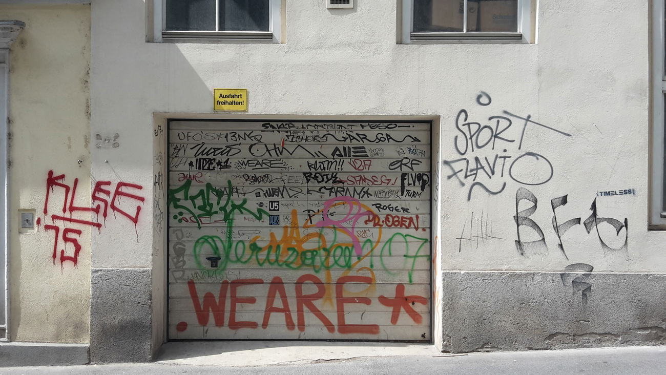 Graffiti Wall - Photo by JemandAnders