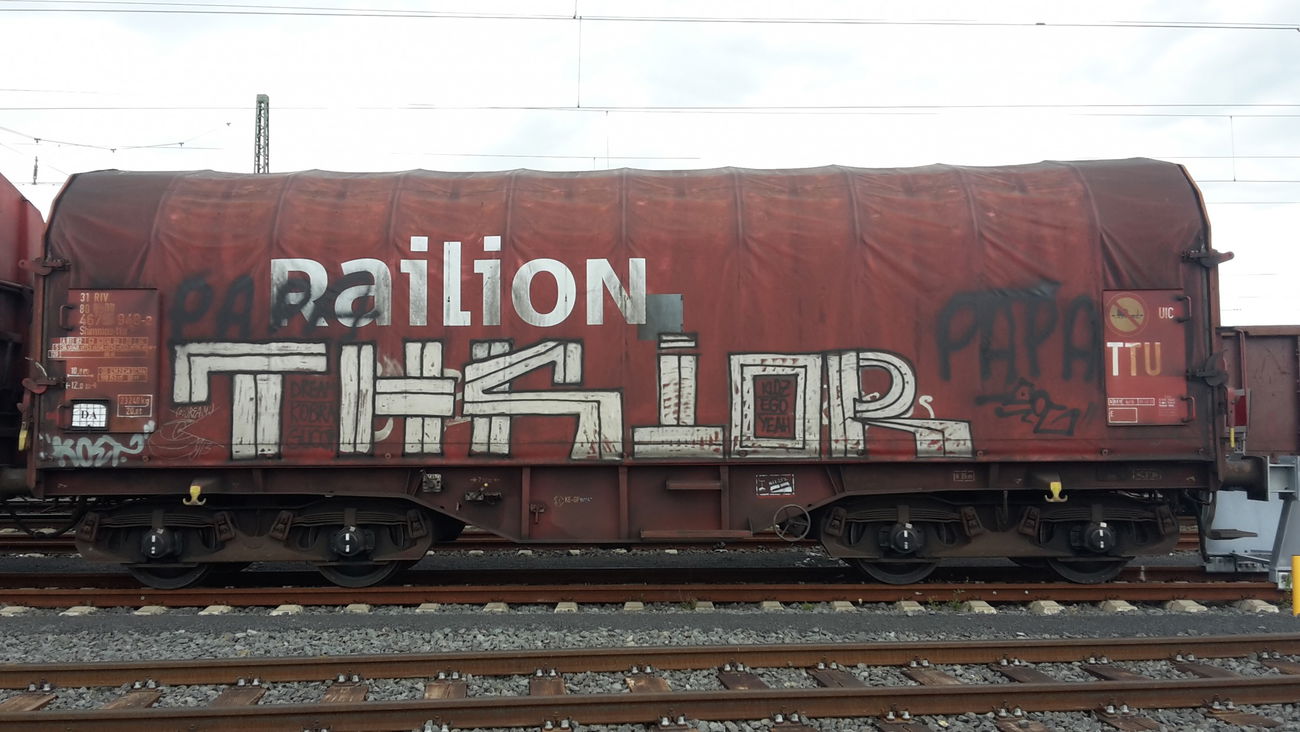 Graffiti Train - Photo by JemandAnders - THK, IOR, Freight