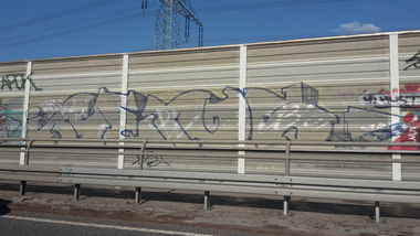 Graffiti Wall - Photo by JemandAnders - bens