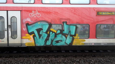 Graffiti Train - Photo by JemandAnders - brot