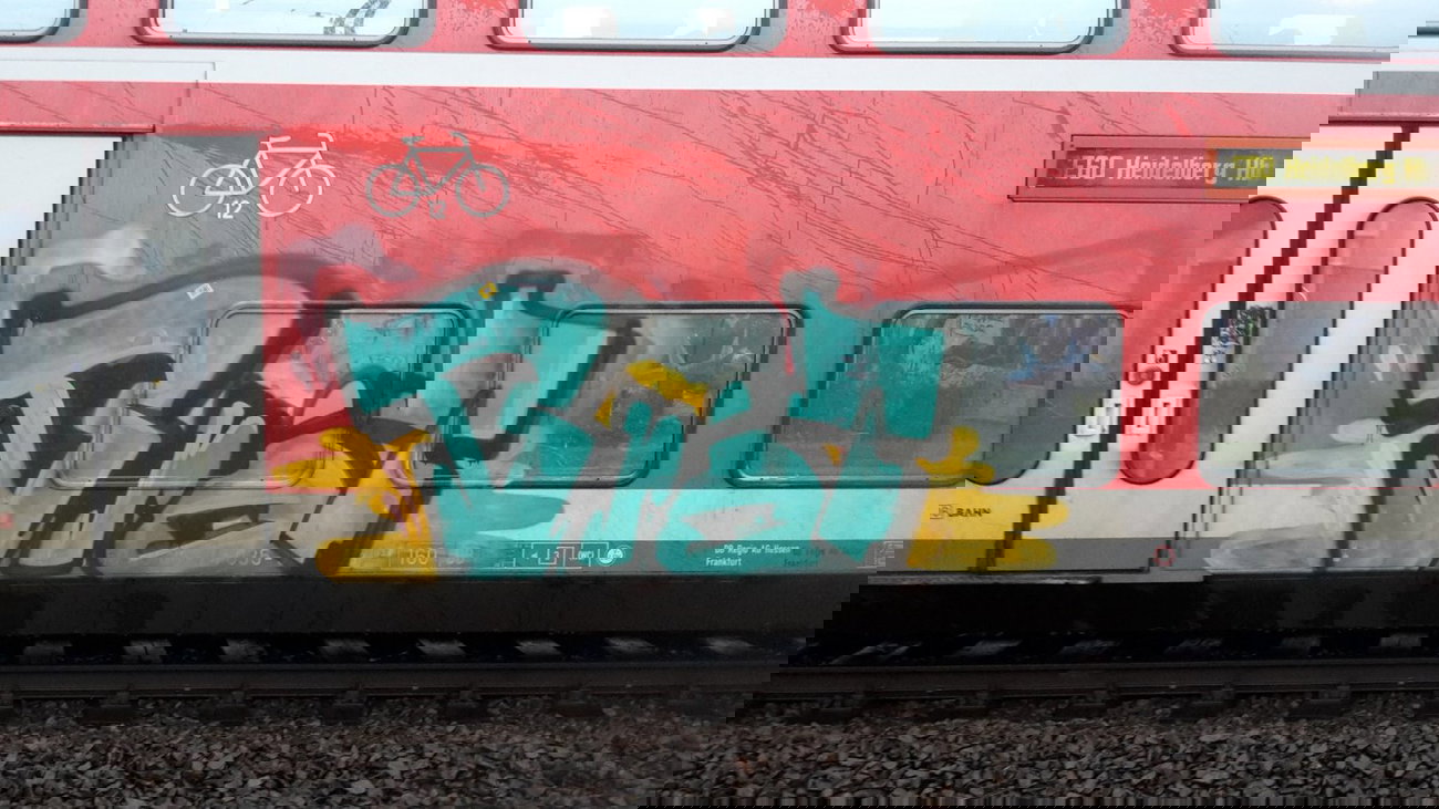 Graffiti Train - Photo by JemandAnders - brot