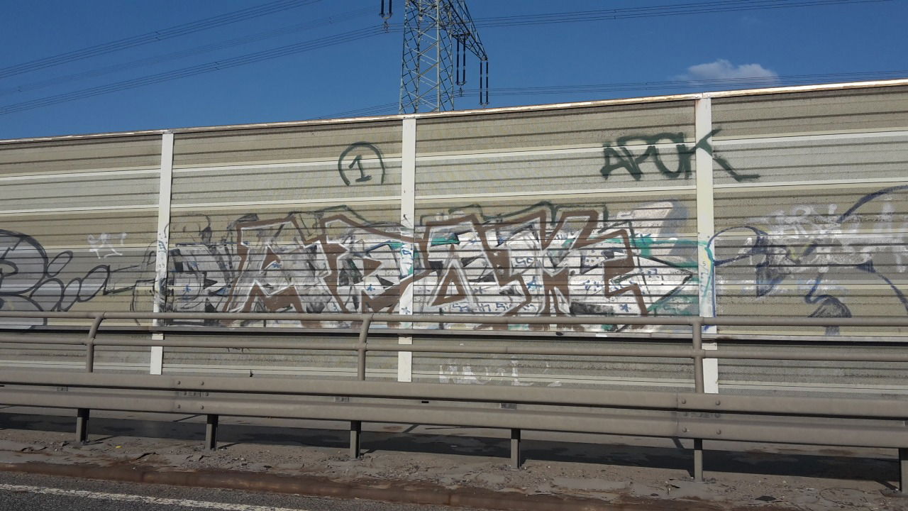 Graffiti Bombing - Photo by JemandAnders - apok