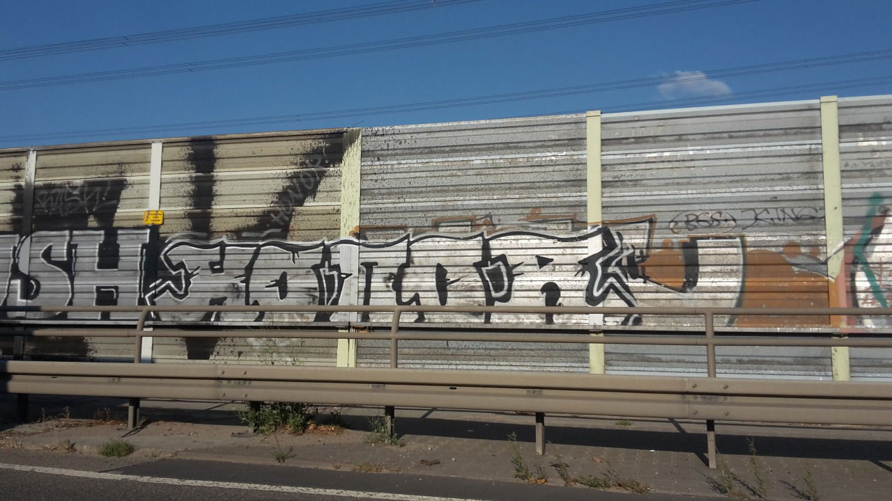 Graffiti Bombing - Photo by JemandAnders - honor