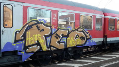 Graffiti Train - Photo by JemandAnders - red