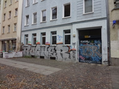 Graffiti Bombing - Photo by JemandAnders - rocker