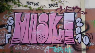 Graffiti Wall - Photo by JemandAnders - maske, GIF