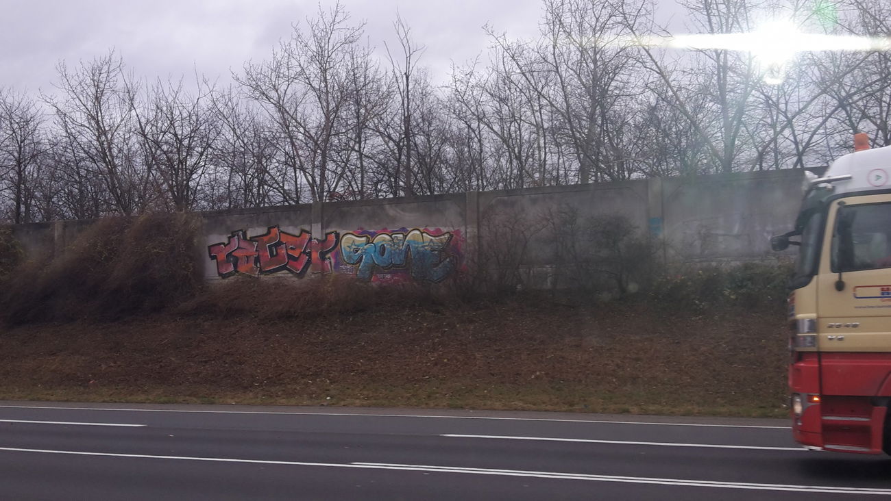 Graffiti Wall - Photo by JemandAnders - racer, sone