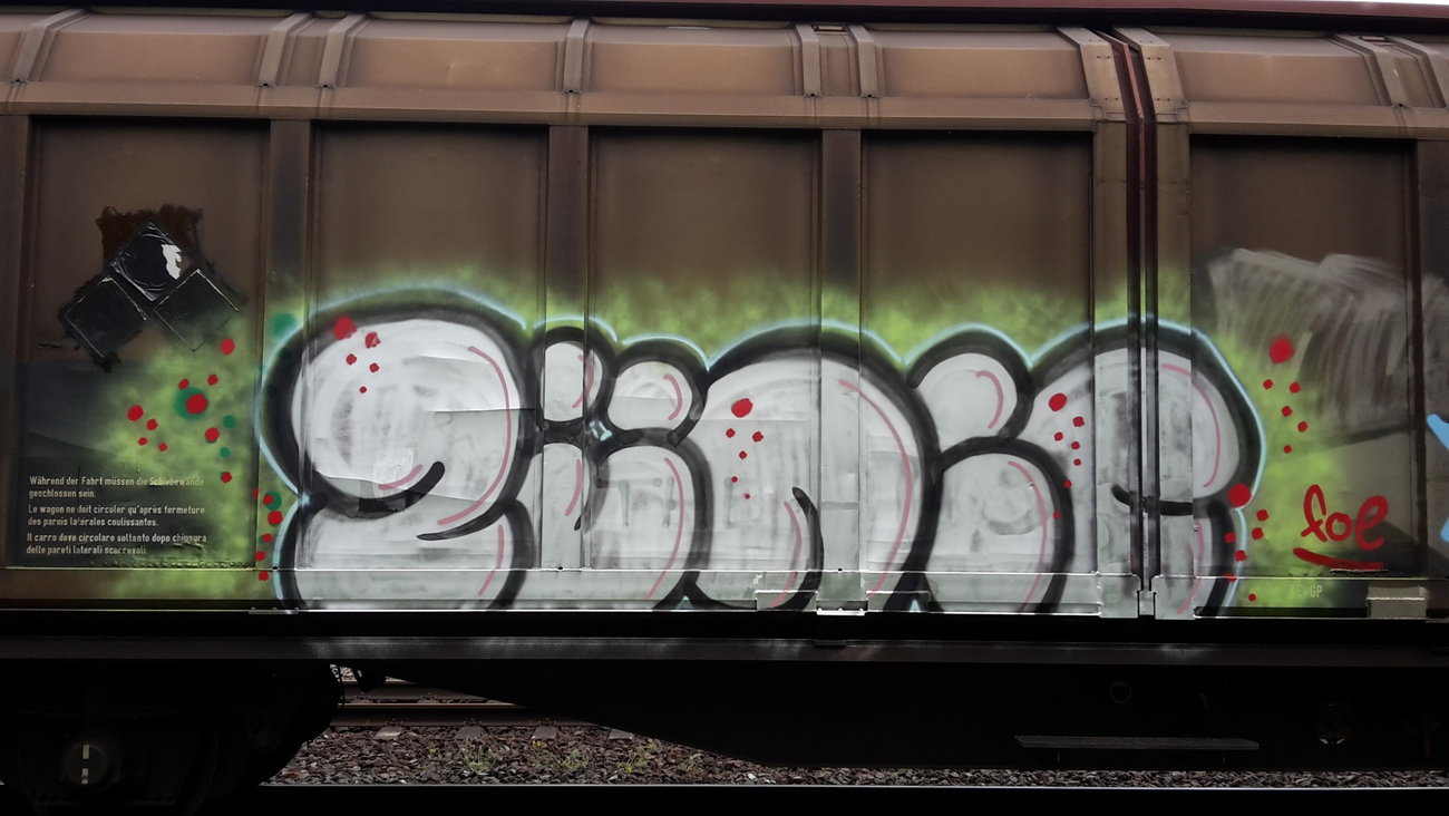 Graffiti Train - Photo by JemandAnders - zünic, fr8, Freight