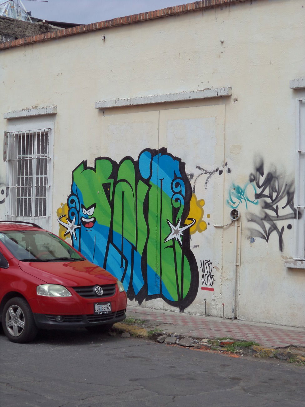 Graffiti Bombing in Guadalajara - Photo by Jes - drain, vrs, guadalajara (2015)