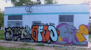 Graffiti Bombing - Photo by Joeck - Joeck, afro, pnulo