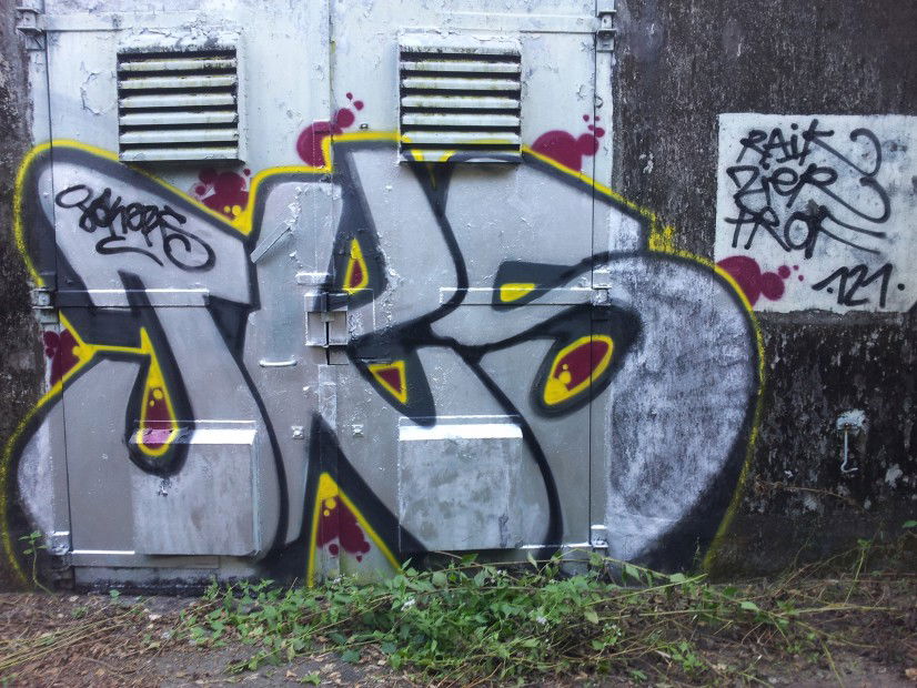 Graffiti Bombing in Minalin - Photo by Joekatze - JKS, Jokers, Raick (2012)