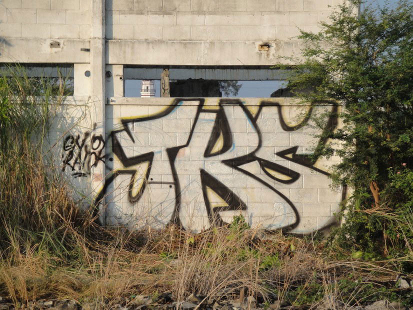 Graffiti Bombing in Manila - Photo by Joekatze - JKS, Jokers, Jokaz (2012)