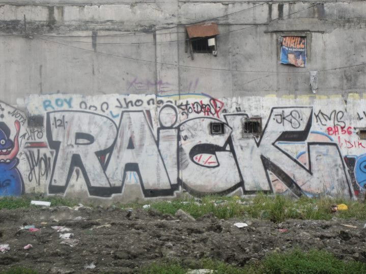Graffiti Bombing in Manila - Photo by Joekatze - Raick, JKS, Jokers (2011)