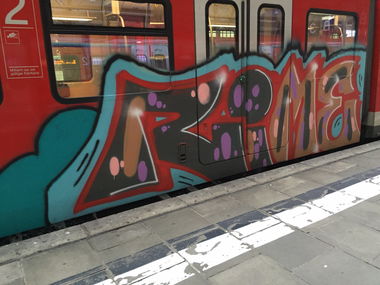 Graffiti Train in Wiesbaden - Photo by Jope2 - rime (2015)