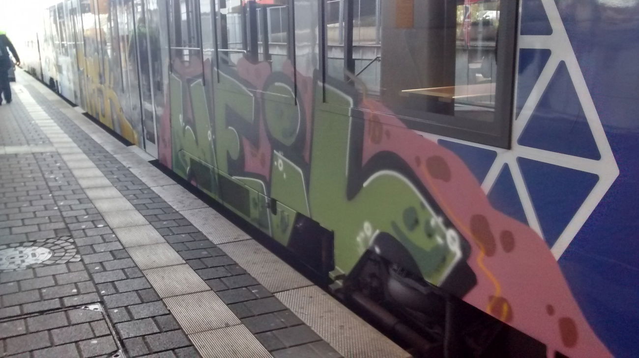 Graffiti Train - Photo by Jope2 - VTG, BANS, ALEC