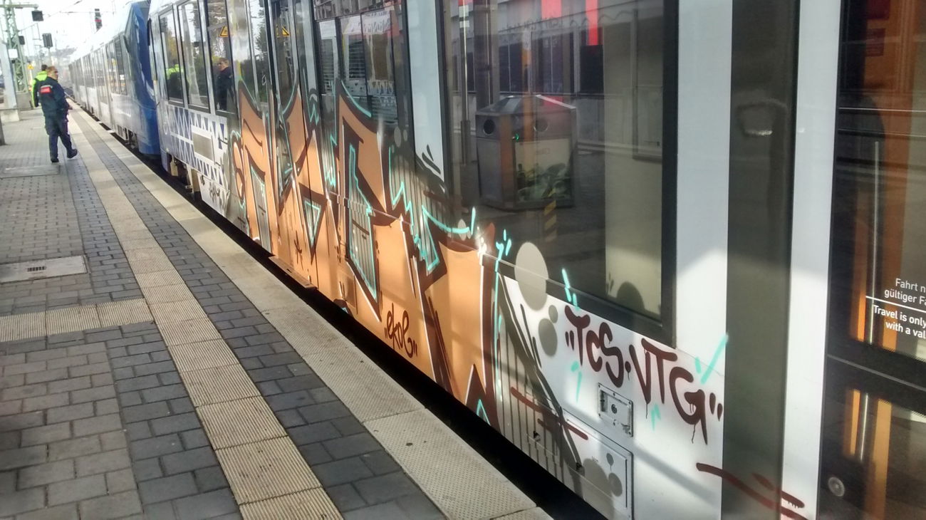 Graffiti Train - Photo by Jope2 - VTG, BANS, ALEC