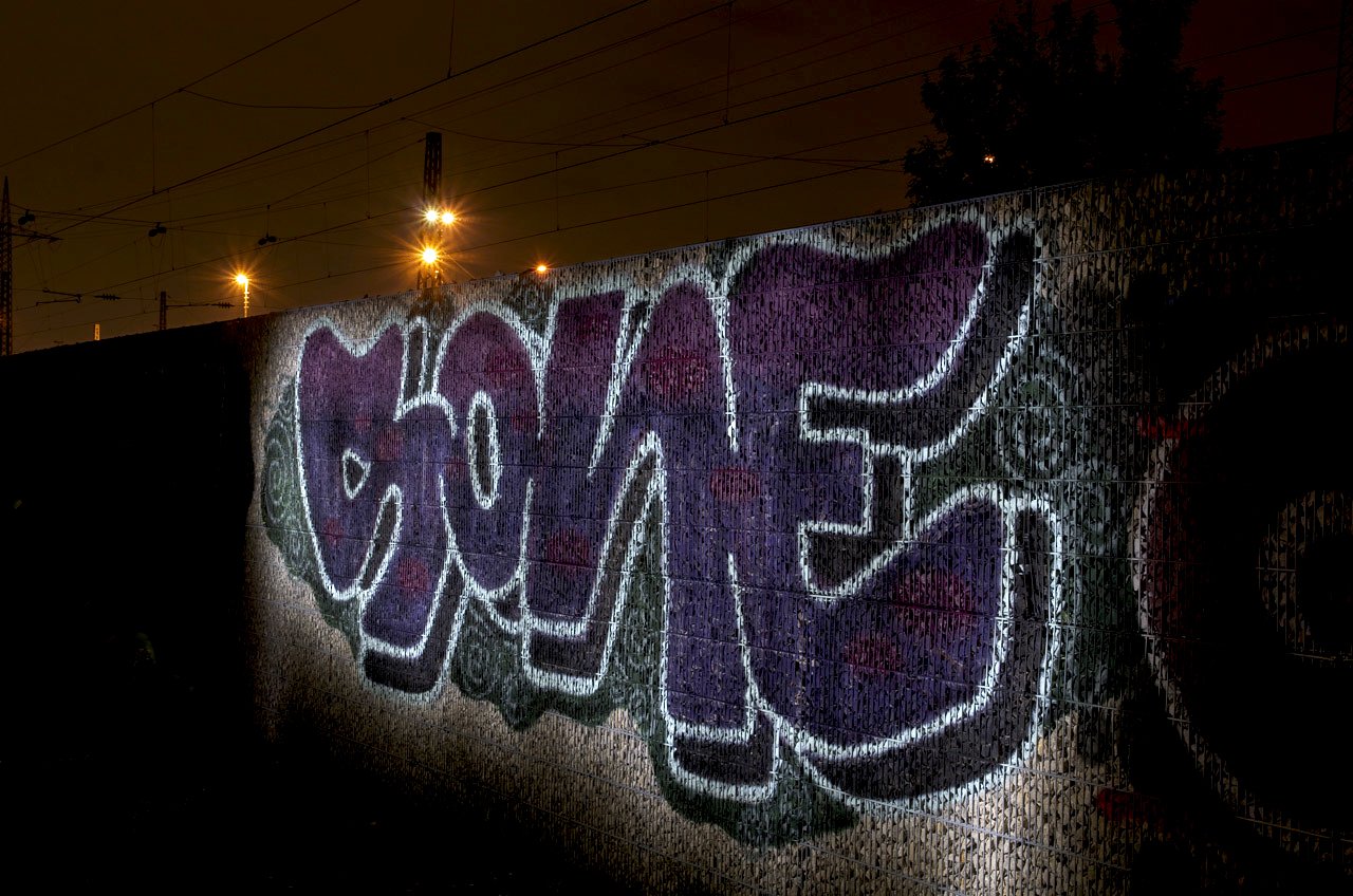 Graffiti Bombing in Köln - Photo by Jupiter - Sone, 354, DFV (2013)