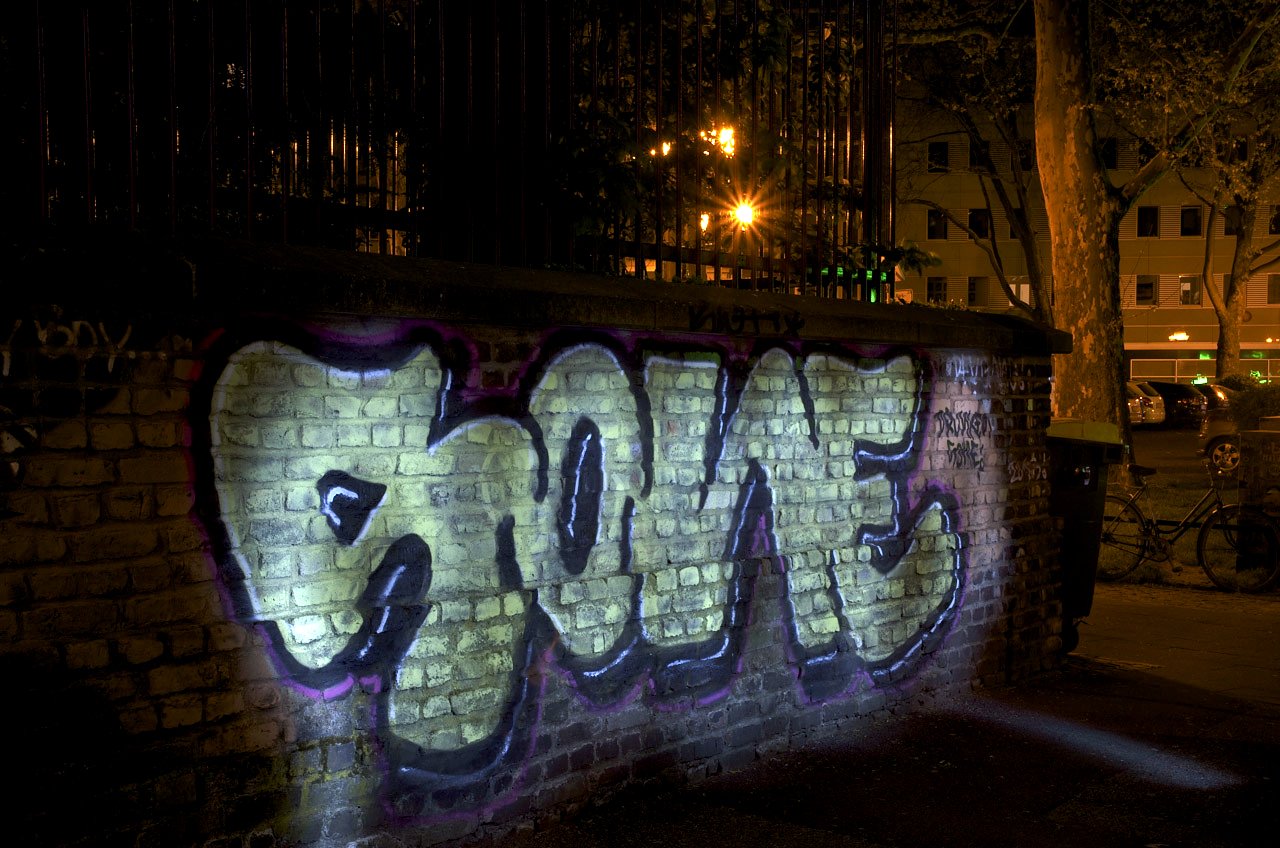 Graffiti Bombing in Köln - Photo by Jupiter - Sone, DFV, 354 (2013)