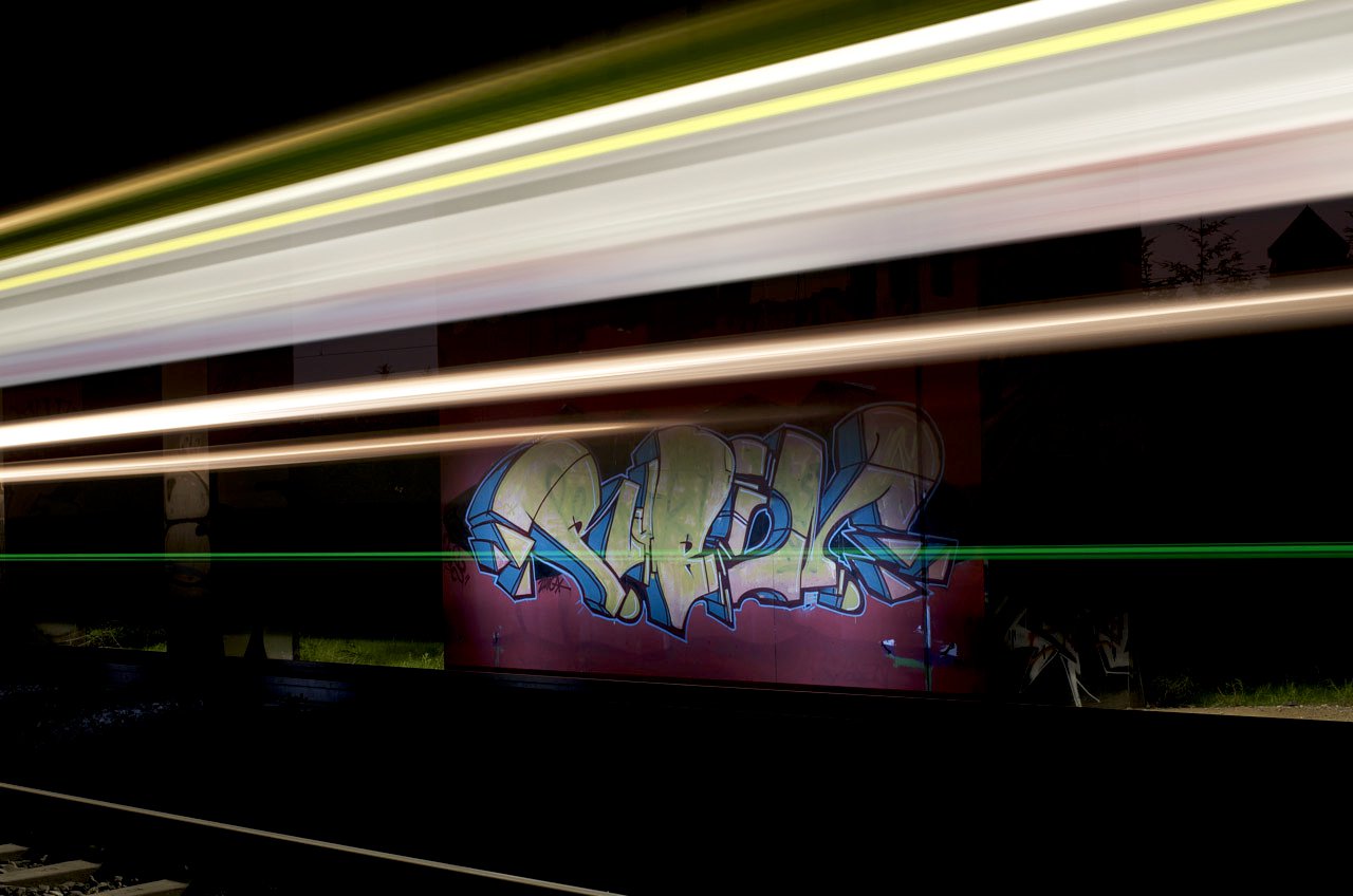 Graffiti Bombing in Köln - Photo by Jupiter - Rubin, LightVisions, BridgeWorks