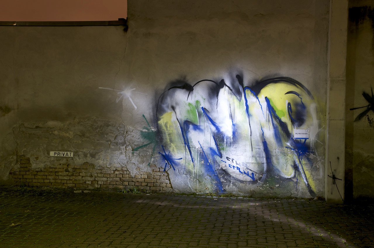 Graffiti Bombing in Wiesbaden - Photo by Jupiter - Crue, Cru, Crew