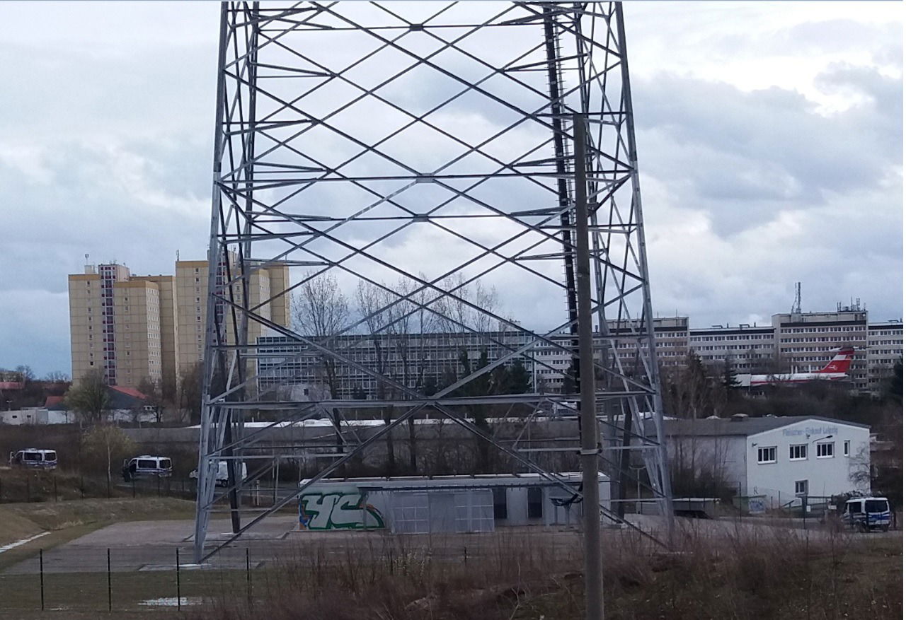 Graffiti Bombing in Leipzig - Photo by JustSpray - yc, youw, crew