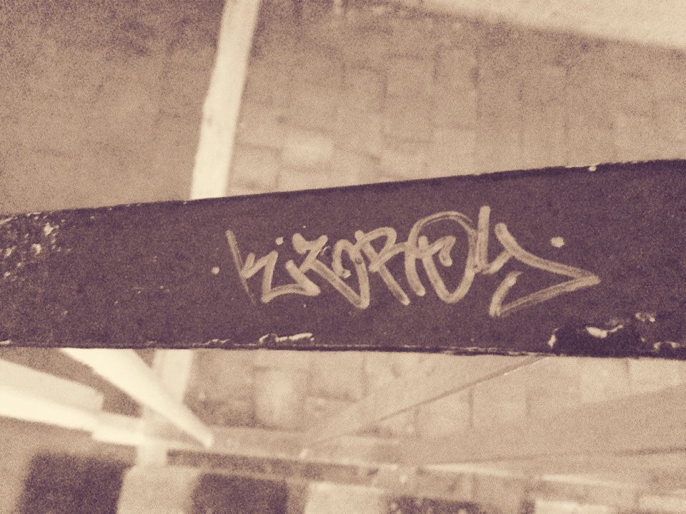 Graffiti Wall - Photo by K1LR0Y - tags (2014)