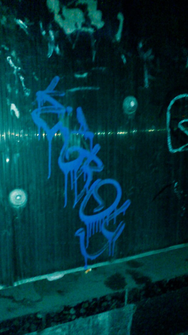 Graffiti Wall - Photo by K1LR0Y - tagging, kilroy, squeeze (2014)