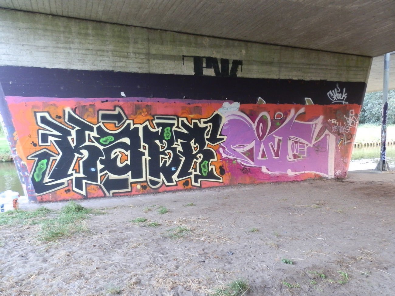 Graffiti Wall in Hoogeeven - Photo by KABRONE