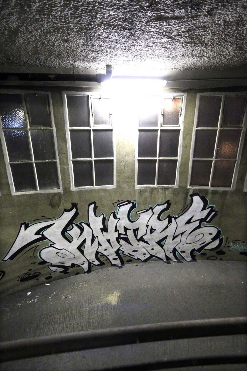 Graffiti Wall in Paris - Photo by KATRE - katre, graffiti, silver (2015)