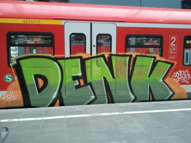Graffiti Train - Photo by KEINEAHNUNG - denk (2011)