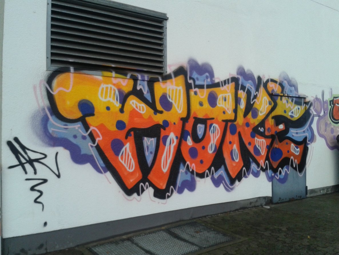 Graffiti Bombing - Photo by KEINEAHNUNG - hoke, ar (2013)