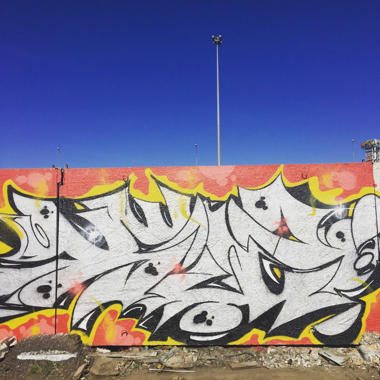 Graffiti Wall - Photo by KEUZ - chrome