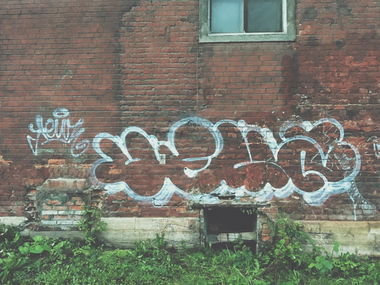 Graffiti Bombing - Photo by KEUZ - throwup (2016)