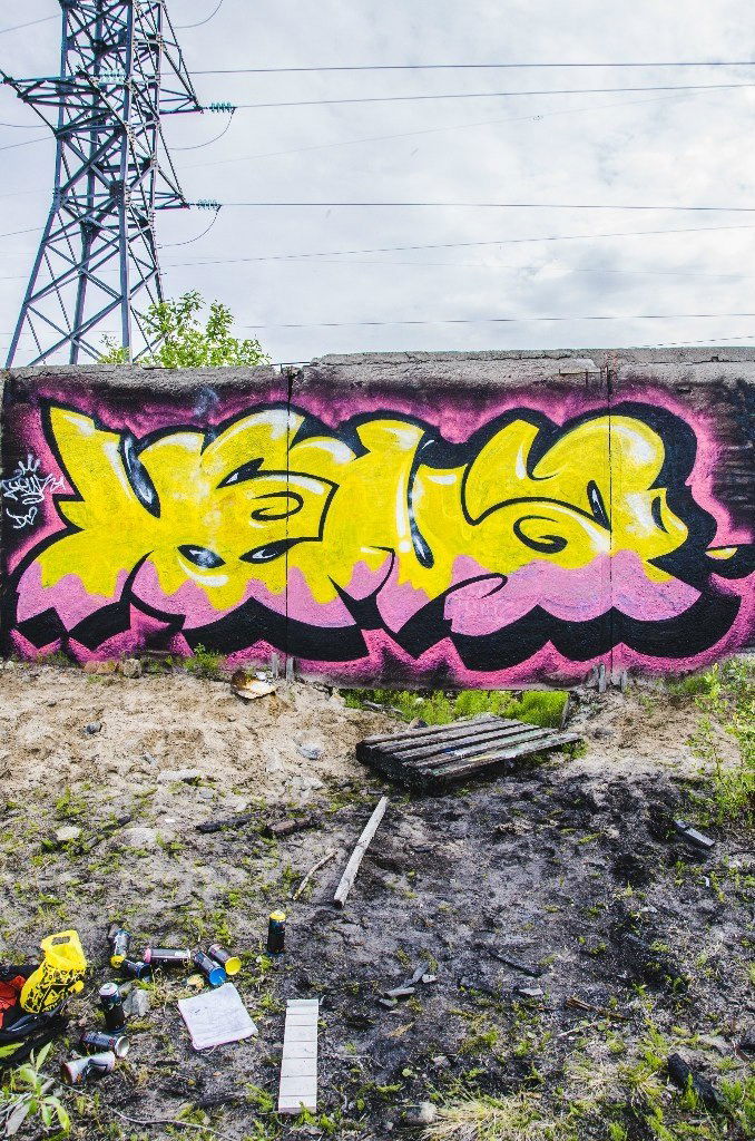 Graffiti Wall - Photo by KEUZ - wall, pink, yellow (2015)