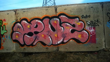 Graffiti Wall - Photo by KEUZ - piece, pink, wall (2014)