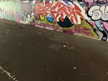 Graffiti Wall in Drehort - Photo by KLFN - ESHAEM (2026)