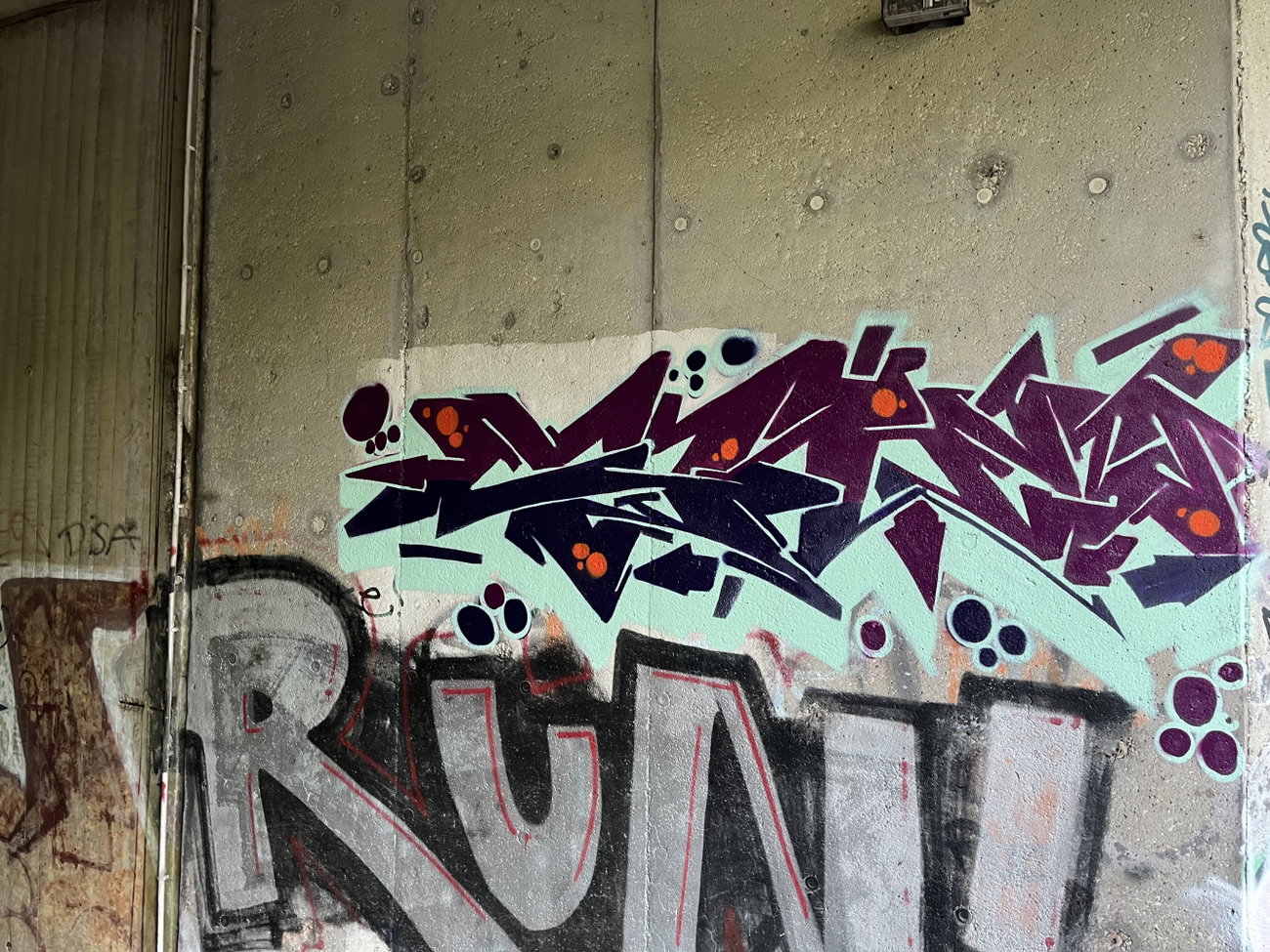 Graffiti Wall in Drehort - Photo by KLFN - ESHAEM (2026)