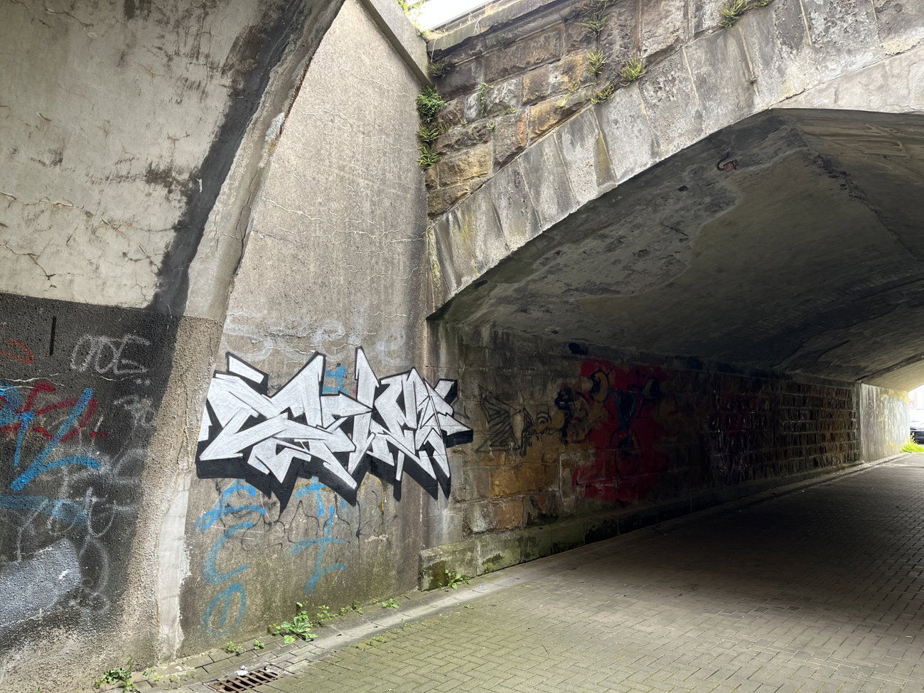 Graffiti Wall in Drehort - Photo by KLFN - ESHAEM (2026)