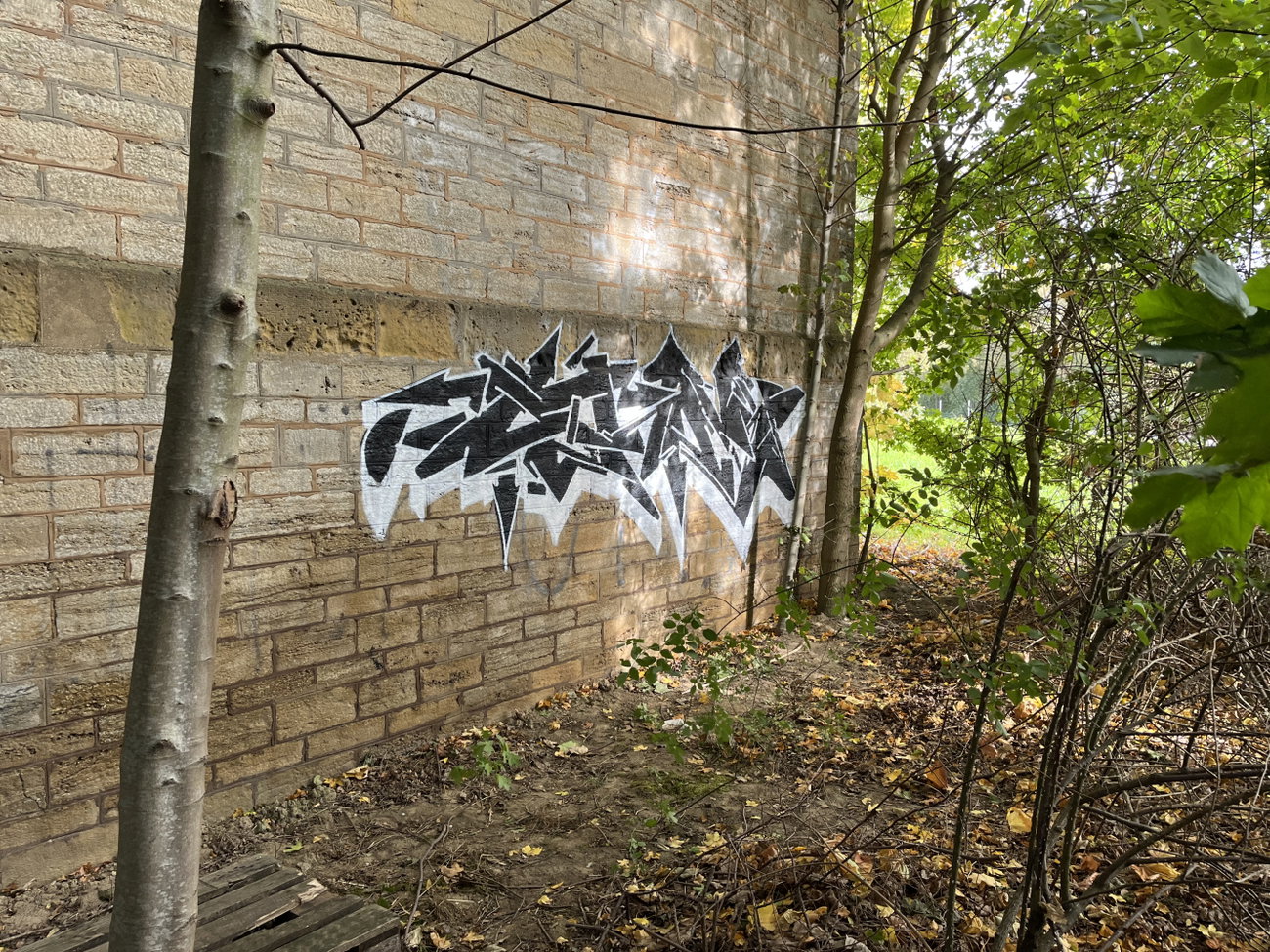 Graffiti Wall in Drehort - Photo by KLFN - ESHAEM (2026)