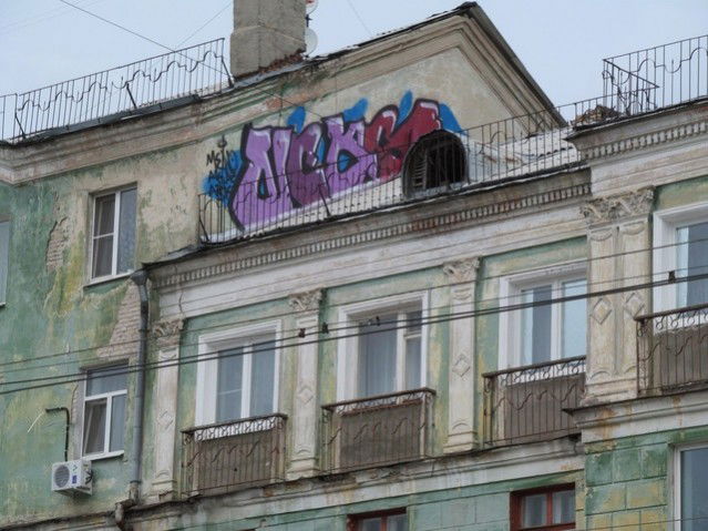 Graffiti Bombing in Russia - Photo by KLICKKLACK_NCK - akaz, meno (2012)