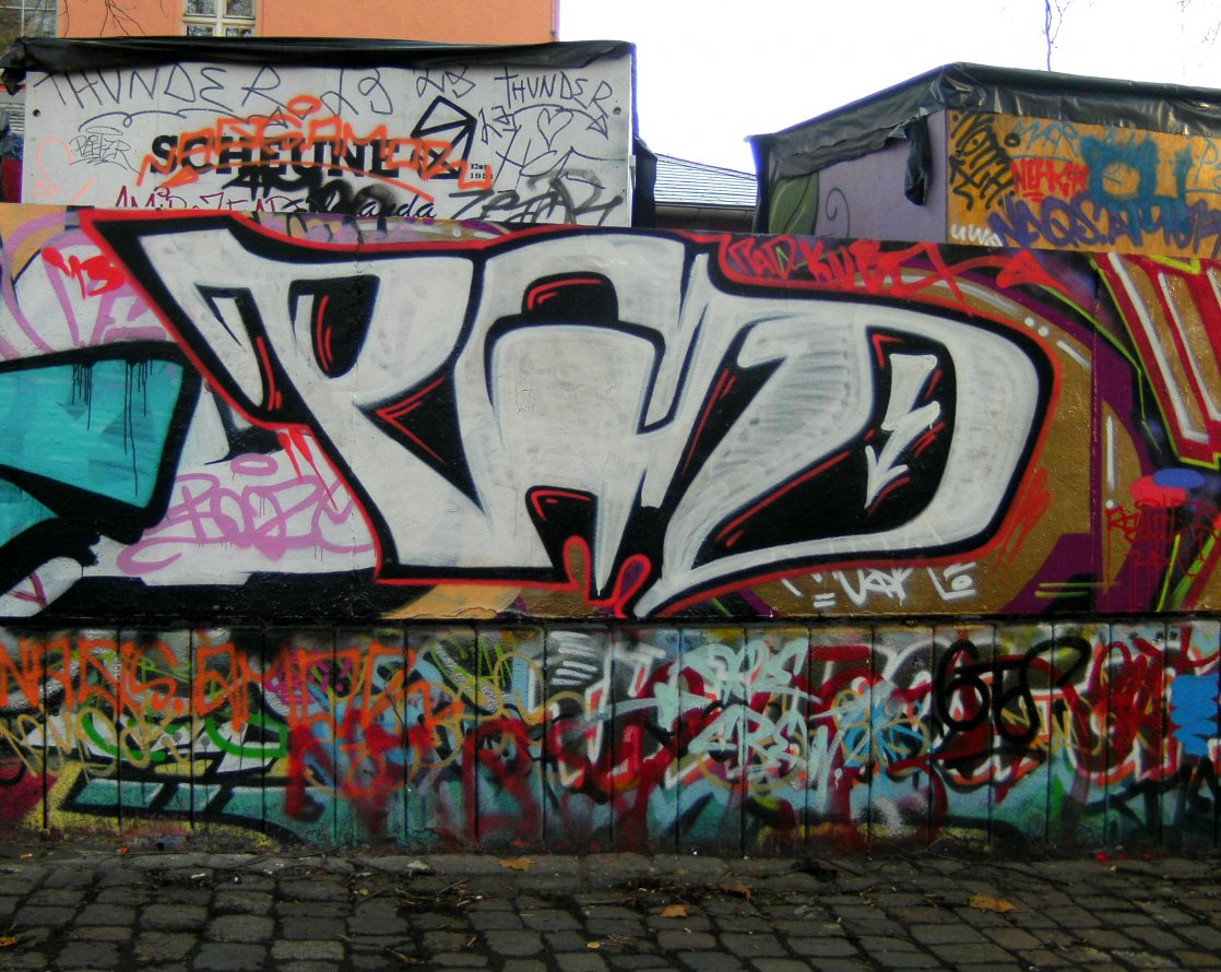 Graffiti Wall in Dresden - Photo by KUBA182 - pad, kuba (2013)